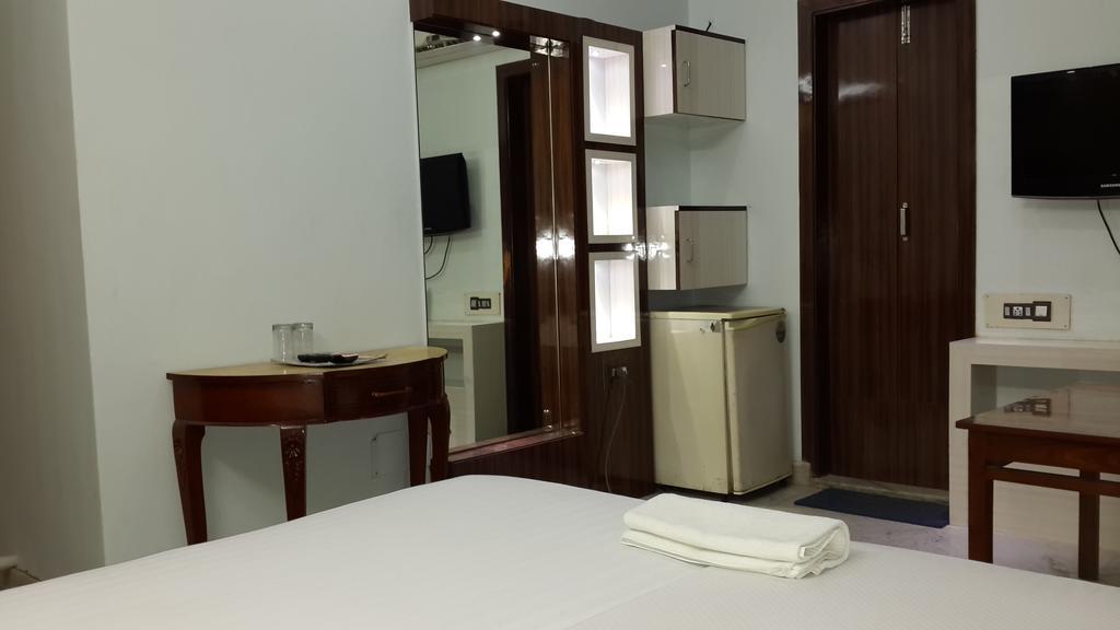 Rupasi Bangla Hotel *